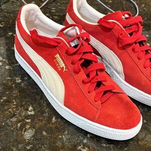 Like New PUMA Red Suede Classic XXI sneakers! Men’s 8.5